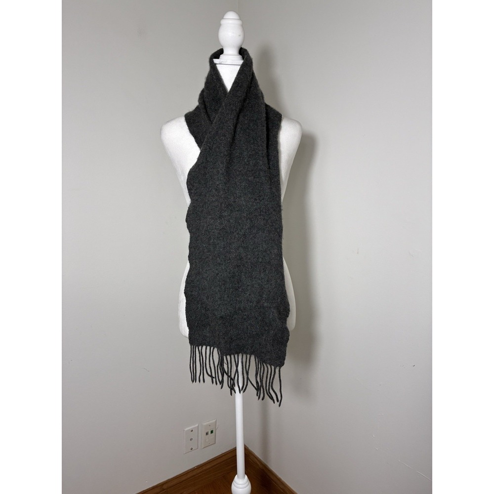 Enzo Mantovani Cashmere Scarf Gray Minimalist Quiet Luxury Old Money